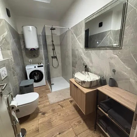 Luxury With Parking Apartamento Poreč
