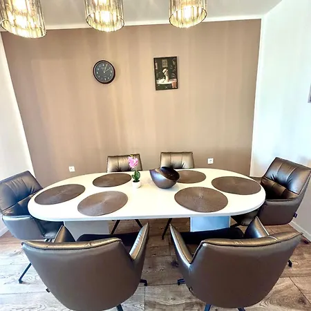 Apartmán 3 Bedroom With Parking *