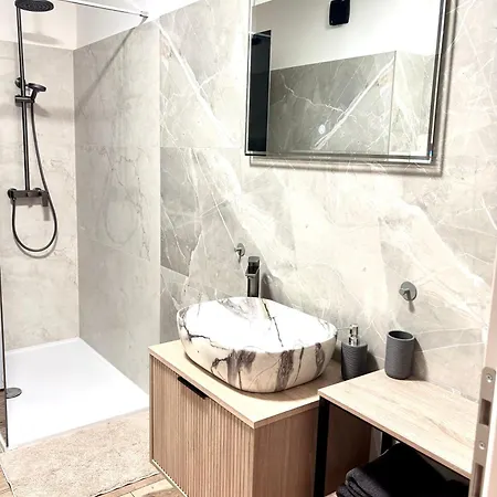Apartmán 3 Bedroom With Parking